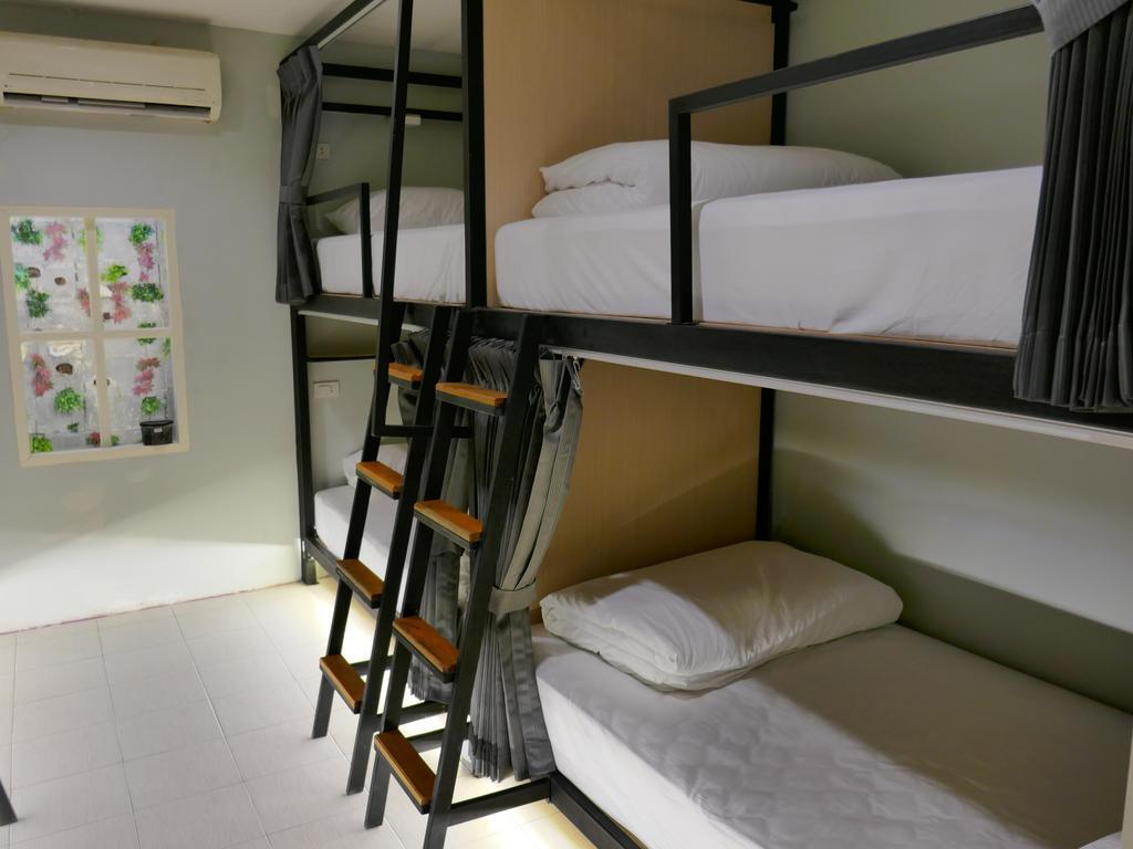 First 1 Boutique Hostel At Sukhumvit 1 Bangkok Dış mekan fotoğraf