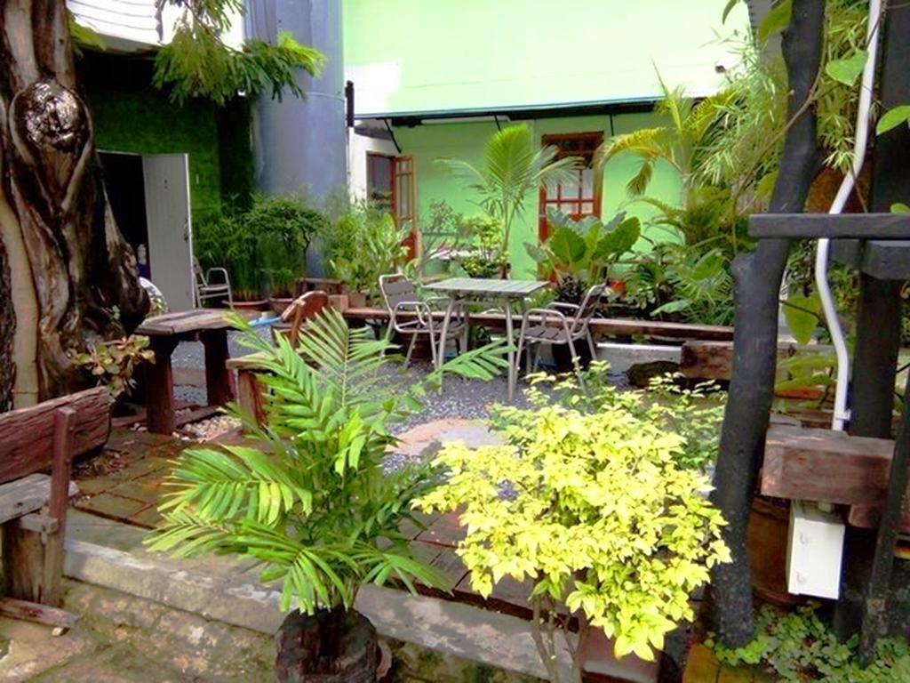 First 1 Boutique Hostel At Sukhumvit 1 Bangkok Dış mekan fotoğraf