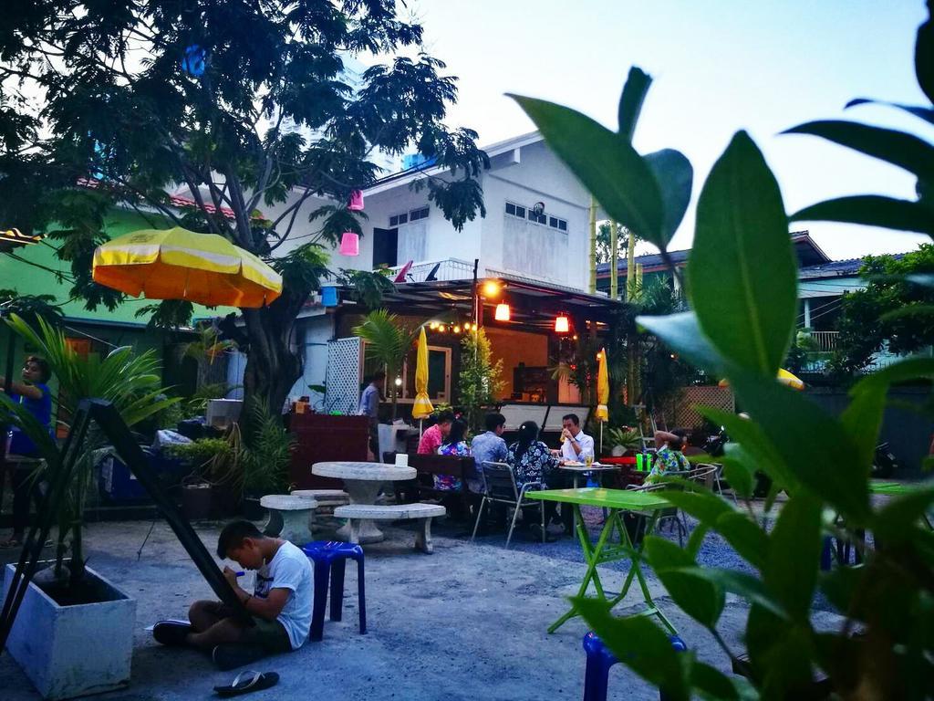 First 1 Boutique Hostel At Sukhumvit 1 Bangkok Dış mekan fotoğraf