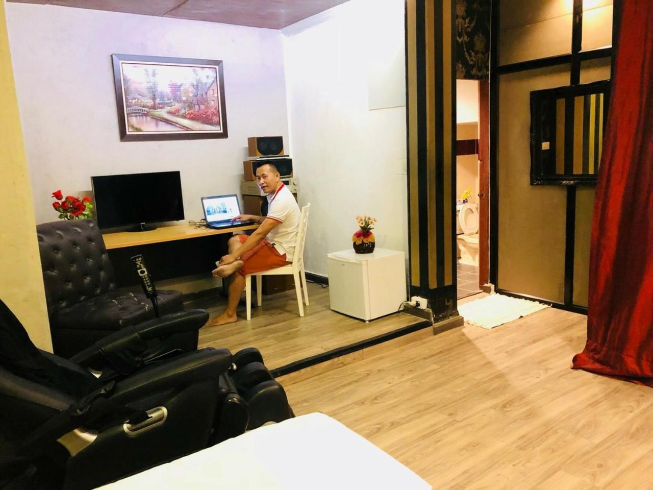 First 1 Boutique Hostel At Sukhumvit 1 Bangkok Dış mekan fotoğraf